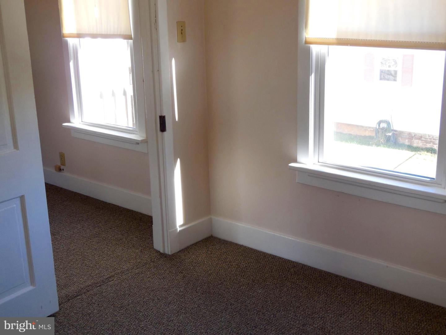 359 W SPRING ST, WOODSTOCK, Virginia 22664, 2 Bedrooms Bedrooms, ,2 BathroomsBathrooms,Residential,For sale,359 W SPRING ST,VASH2012826 MLS # VASH2012826