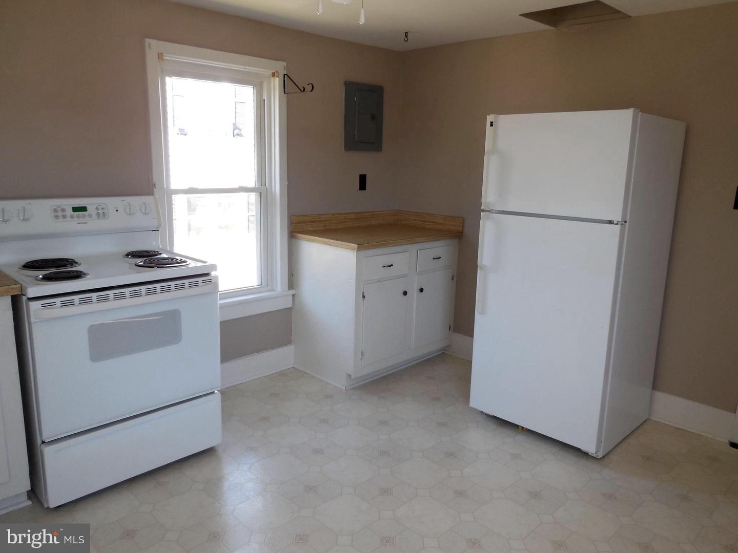 359 W SPRING ST, WOODSTOCK, Virginia 22664, 2 Bedrooms Bedrooms, ,2 BathroomsBathrooms,Residential,For sale,359 W SPRING ST,VASH2012826 MLS # VASH2012826