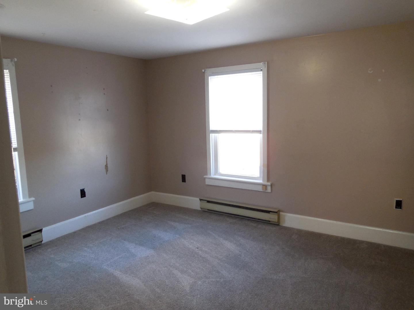 359 W SPRING ST, WOODSTOCK, Virginia 22664, 2 Bedrooms Bedrooms, ,2 BathroomsBathrooms,Residential,For sale,359 W SPRING ST,VASH2012826 MLS # VASH2012826