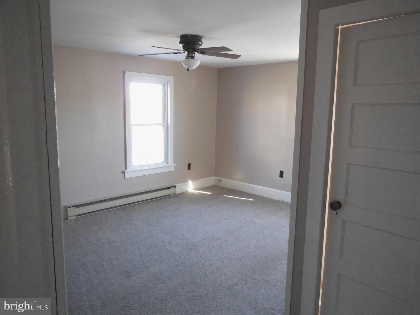 359 W SPRING ST, WOODSTOCK, Virginia 22664, 2 Bedrooms Bedrooms, ,2 BathroomsBathrooms,Residential,For sale,359 W SPRING ST,VASH2012826 MLS # VASH2012826