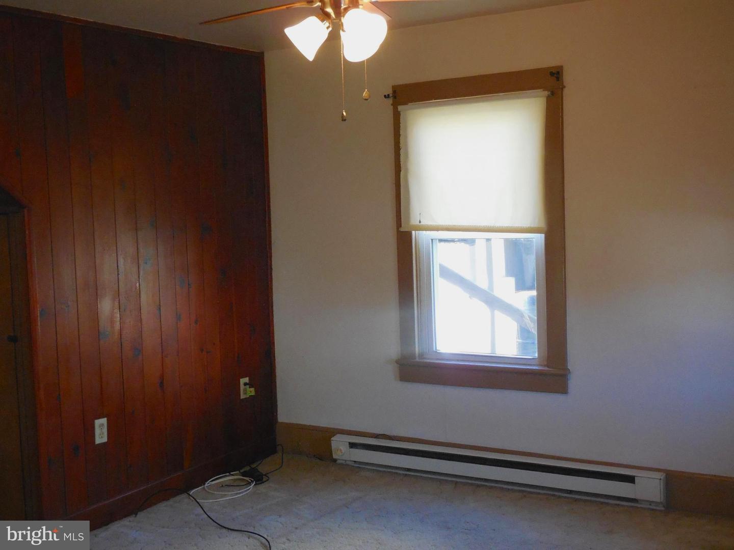 359 W SPRING ST, WOODSTOCK, Virginia 22664, 2 Bedrooms Bedrooms, ,2 BathroomsBathrooms,Residential,For sale,359 W SPRING ST,VASH2012826 MLS # VASH2012826