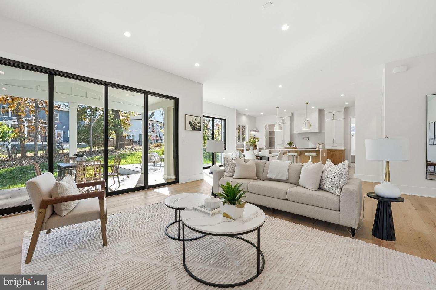 612 GIBSON CIR SW, VIENNA, Virginia 22180, 6 Bedrooms Bedrooms, ,6 BathroomsBathrooms,Residential,For sale,612 GIBSON CIR SW,VAFX2275758 MLS # VAFX2275758