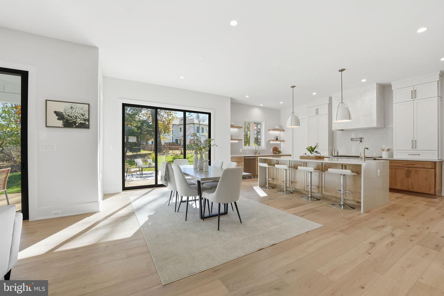 612 GIBSON CIR SW, VIENNA, Virginia 22180, 6 Bedrooms Bedrooms, ,6 BathroomsBathrooms,Residential,For sale,612 GIBSON CIR SW,VAFX2275758 MLS # VAFX2275758