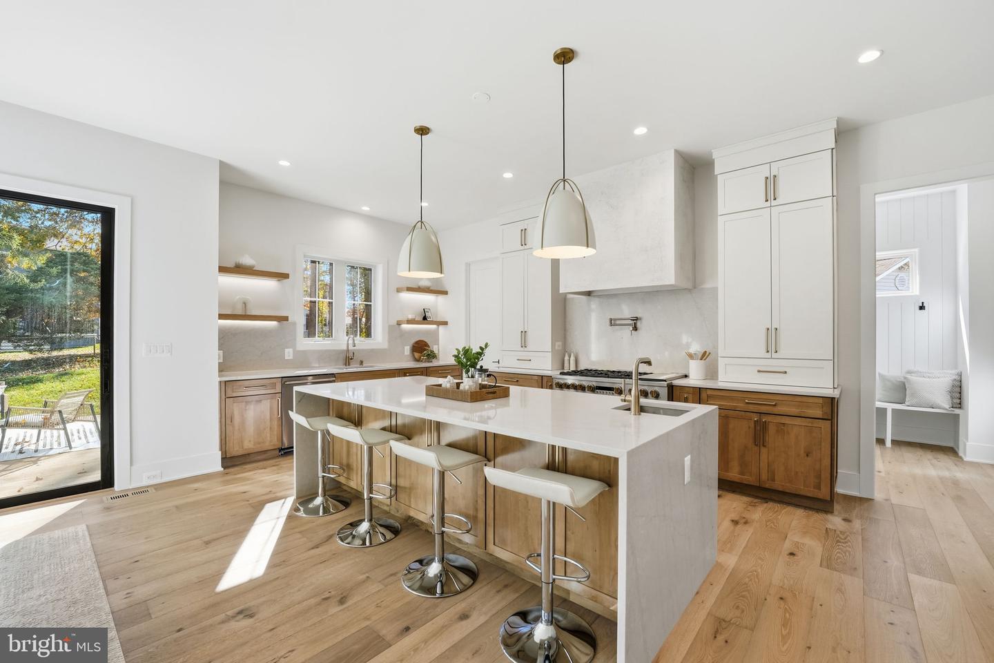 612 GIBSON CIR SW, VIENNA, Virginia 22180, 6 Bedrooms Bedrooms, ,6 BathroomsBathrooms,Residential,For sale,612 GIBSON CIR SW,VAFX2275758 MLS # VAFX2275758