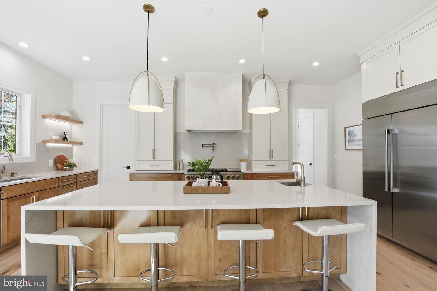 612 GIBSON CIR SW, VIENNA, Virginia 22180, 6 Bedrooms Bedrooms, ,6 BathroomsBathrooms,Residential,For sale,612 GIBSON CIR SW,VAFX2275758 MLS # VAFX2275758