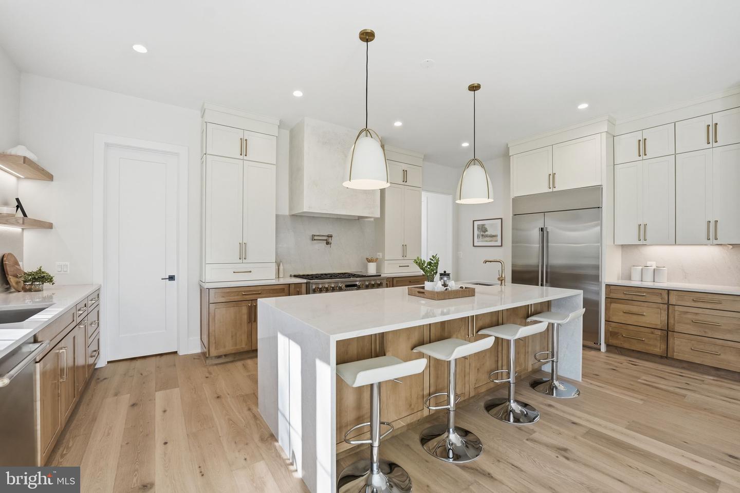 612 GIBSON CIR SW, VIENNA, Virginia 22180, 6 Bedrooms Bedrooms, ,6 BathroomsBathrooms,Residential,For sale,612 GIBSON CIR SW,VAFX2275758 MLS # VAFX2275758