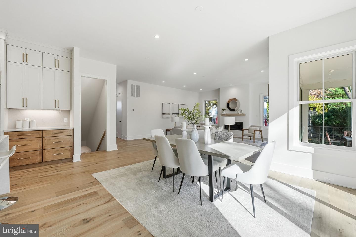 612 GIBSON CIR SW, VIENNA, Virginia 22180, 6 Bedrooms Bedrooms, ,6 BathroomsBathrooms,Residential,For sale,612 GIBSON CIR SW,VAFX2275758 MLS # VAFX2275758