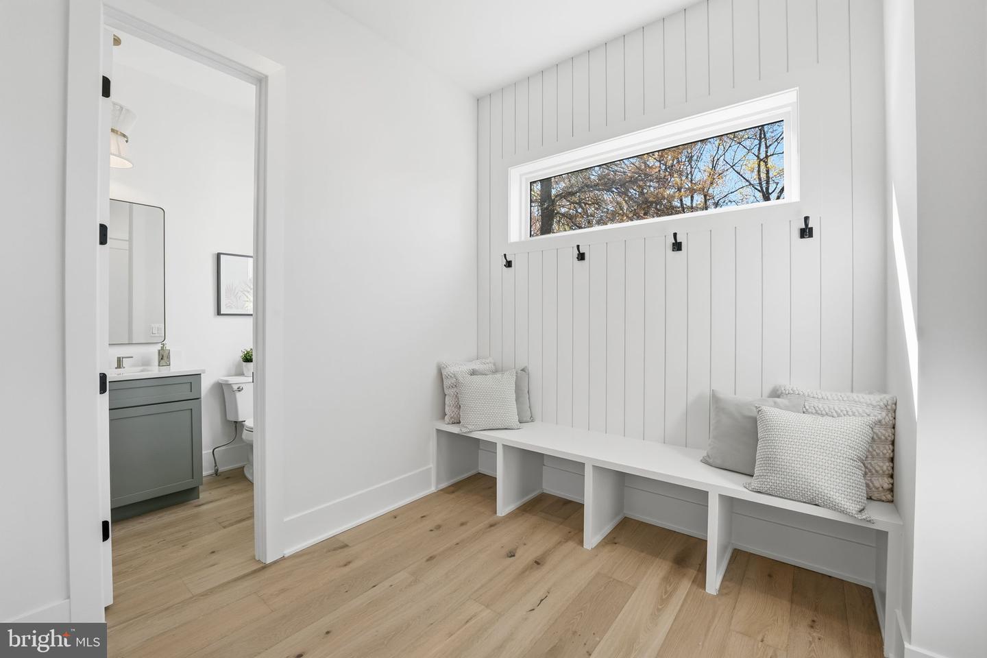 612 GIBSON CIR SW, VIENNA, Virginia 22180, 6 Bedrooms Bedrooms, ,6 BathroomsBathrooms,Residential,For sale,612 GIBSON CIR SW,VAFX2275758 MLS # VAFX2275758