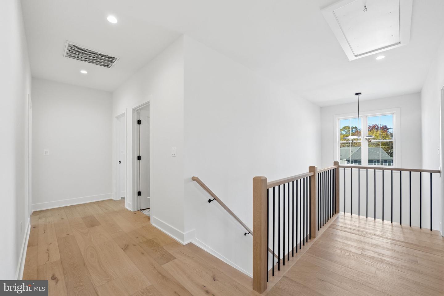 612 GIBSON CIR SW, VIENNA, Virginia 22180, 6 Bedrooms Bedrooms, ,6 BathroomsBathrooms,Residential,For sale,612 GIBSON CIR SW,VAFX2275758 MLS # VAFX2275758