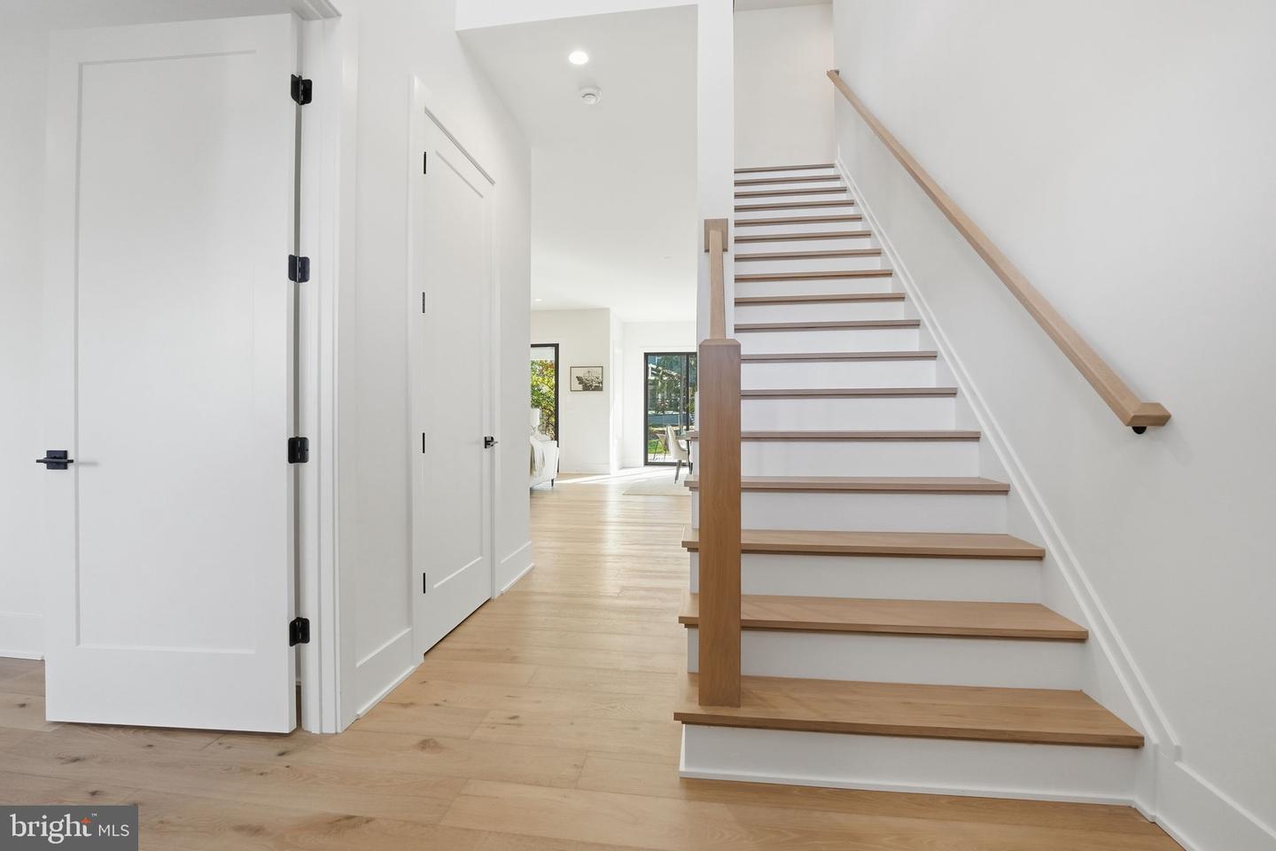 612 GIBSON CIR SW, VIENNA, Virginia 22180, 6 Bedrooms Bedrooms, ,6 BathroomsBathrooms,Residential,For sale,612 GIBSON CIR SW,VAFX2275758 MLS # VAFX2275758