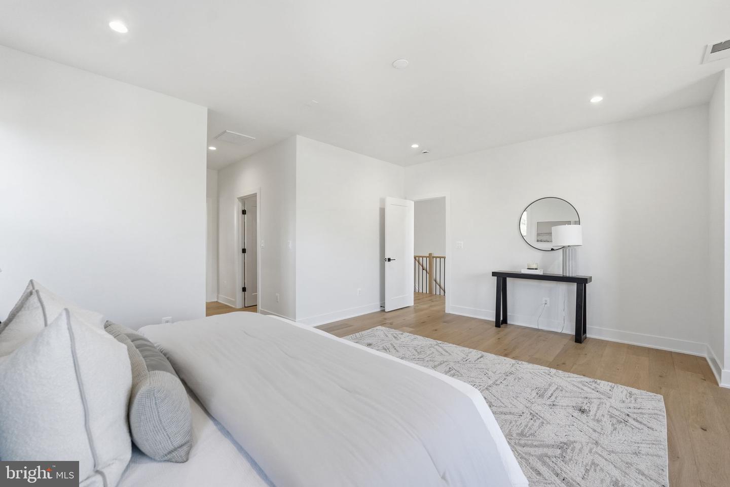 612 GIBSON CIR SW, VIENNA, Virginia 22180, 6 Bedrooms Bedrooms, ,6 BathroomsBathrooms,Residential,For sale,612 GIBSON CIR SW,VAFX2275758 MLS # VAFX2275758