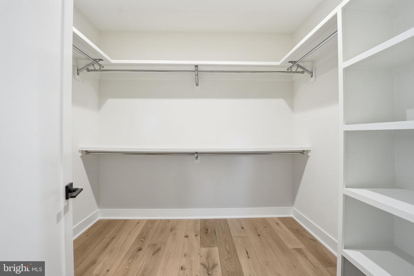 612 GIBSON CIR SW, VIENNA, Virginia 22180, 6 Bedrooms Bedrooms, ,6 BathroomsBathrooms,Residential,For sale,612 GIBSON CIR SW,VAFX2275758 MLS # VAFX2275758