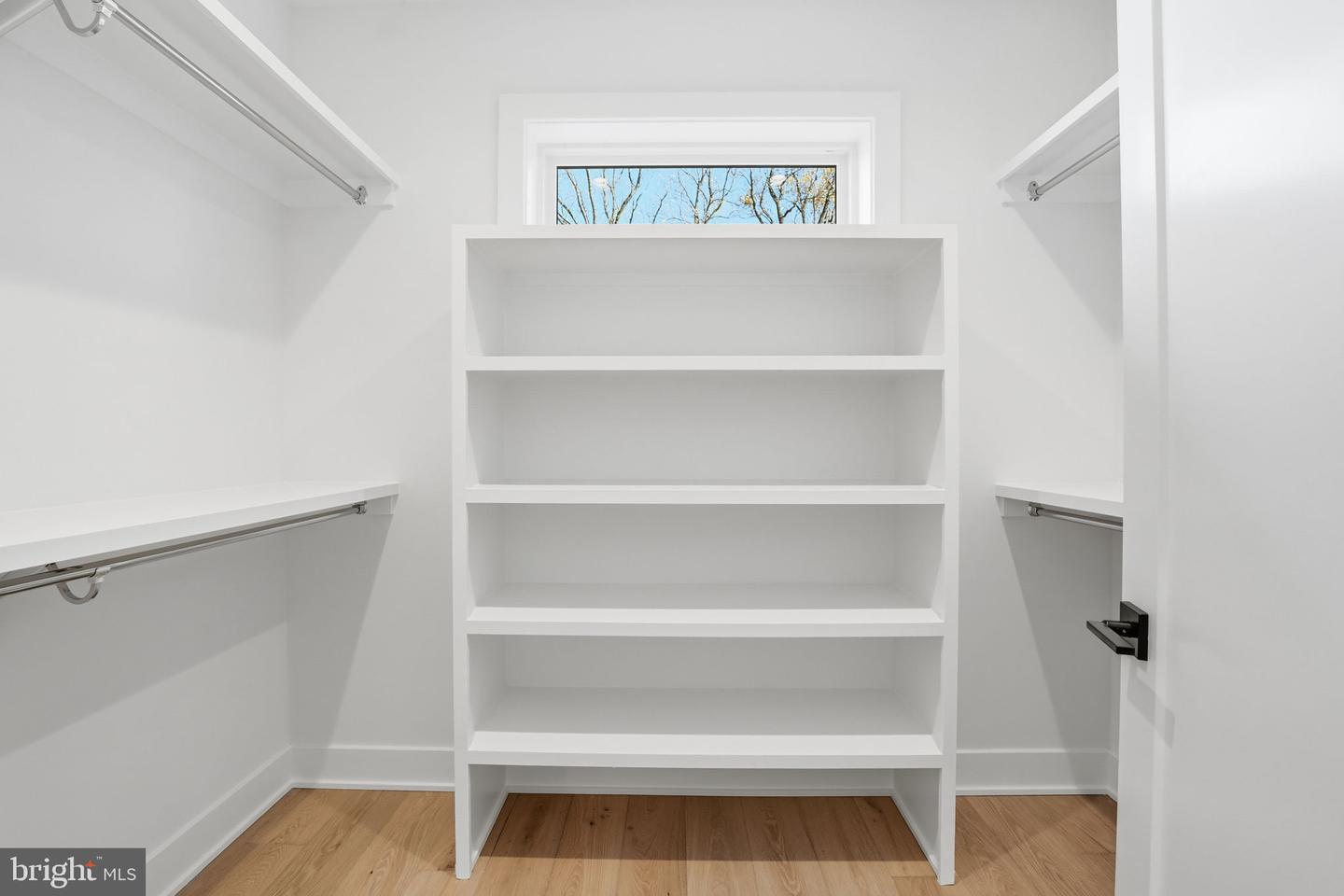 612 GIBSON CIR SW, VIENNA, Virginia 22180, 6 Bedrooms Bedrooms, ,6 BathroomsBathrooms,Residential,For sale,612 GIBSON CIR SW,VAFX2275758 MLS # VAFX2275758