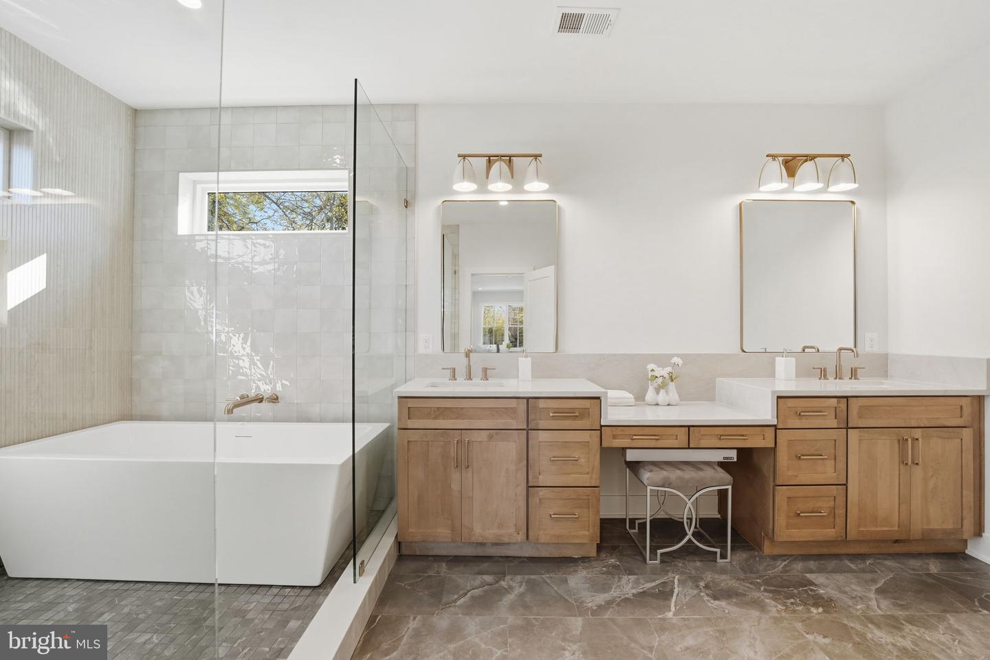 612 GIBSON CIR SW, VIENNA, Virginia 22180, 6 Bedrooms Bedrooms, ,6 BathroomsBathrooms,Residential,For sale,612 GIBSON CIR SW,VAFX2275758 MLS # VAFX2275758