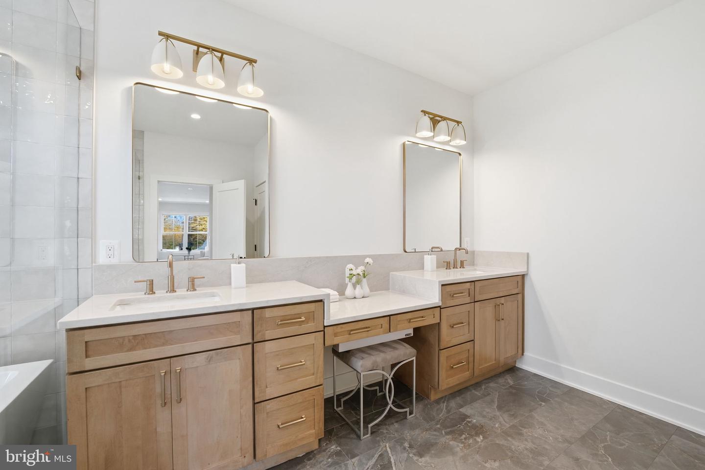 612 GIBSON CIR SW, VIENNA, Virginia 22180, 6 Bedrooms Bedrooms, ,6 BathroomsBathrooms,Residential,For sale,612 GIBSON CIR SW,VAFX2275758 MLS # VAFX2275758