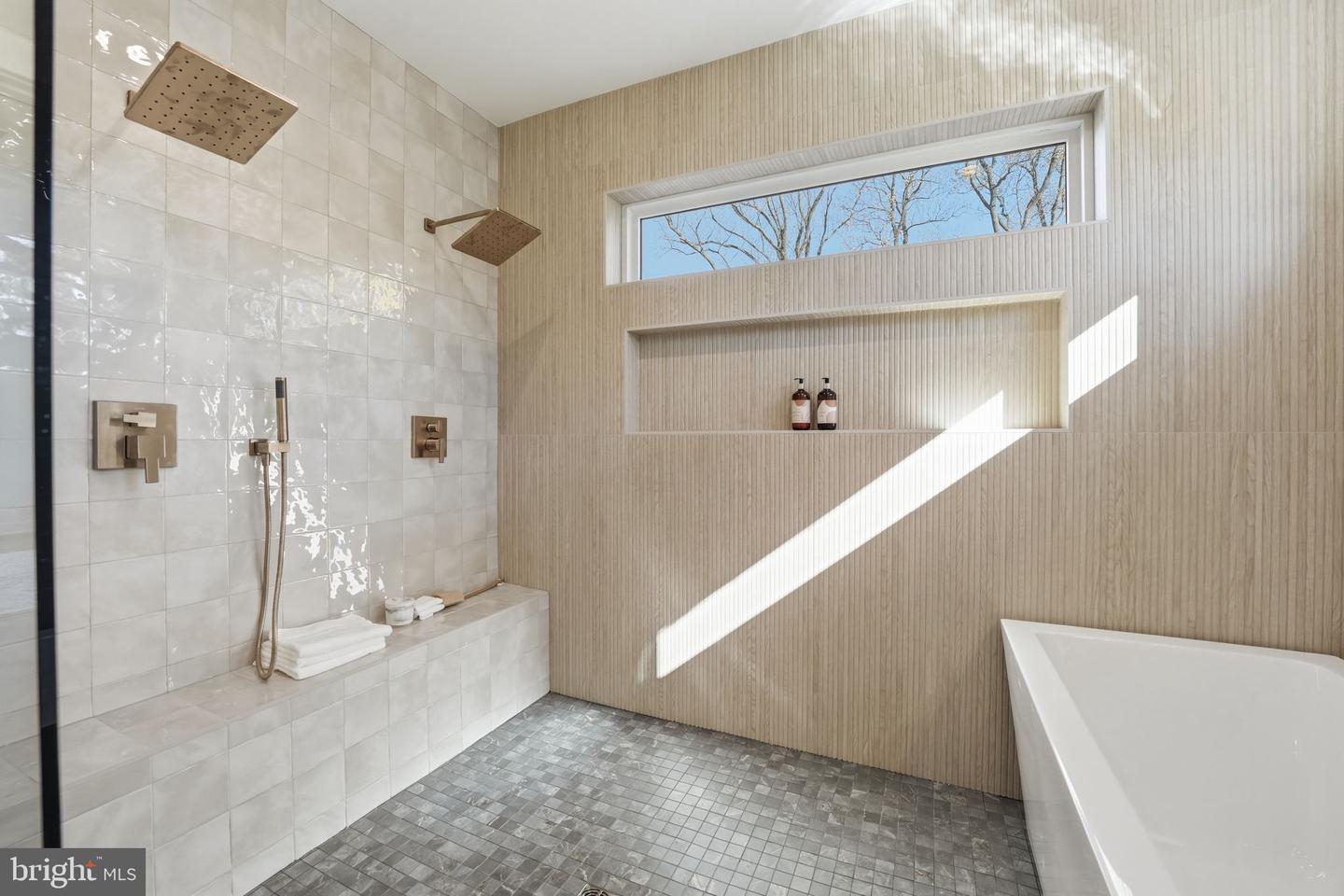 612 GIBSON CIR SW, VIENNA, Virginia 22180, 6 Bedrooms Bedrooms, ,6 BathroomsBathrooms,Residential,For sale,612 GIBSON CIR SW,VAFX2275758 MLS # VAFX2275758