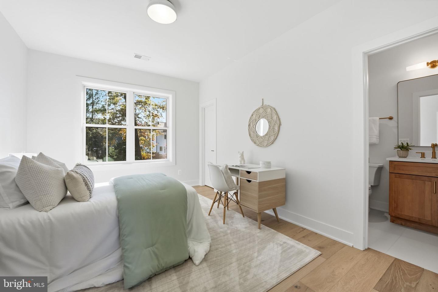 612 GIBSON CIR SW, VIENNA, Virginia 22180, 6 Bedrooms Bedrooms, ,6 BathroomsBathrooms,Residential,For sale,612 GIBSON CIR SW,VAFX2275758 MLS # VAFX2275758