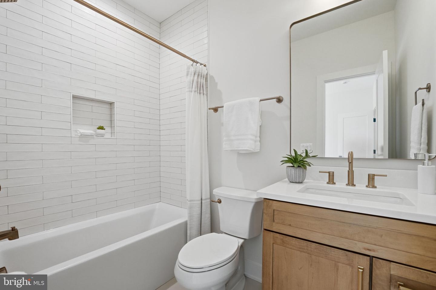 612 GIBSON CIR SW, VIENNA, Virginia 22180, 6 Bedrooms Bedrooms, ,6 BathroomsBathrooms,Residential,For sale,612 GIBSON CIR SW,VAFX2275758 MLS # VAFX2275758