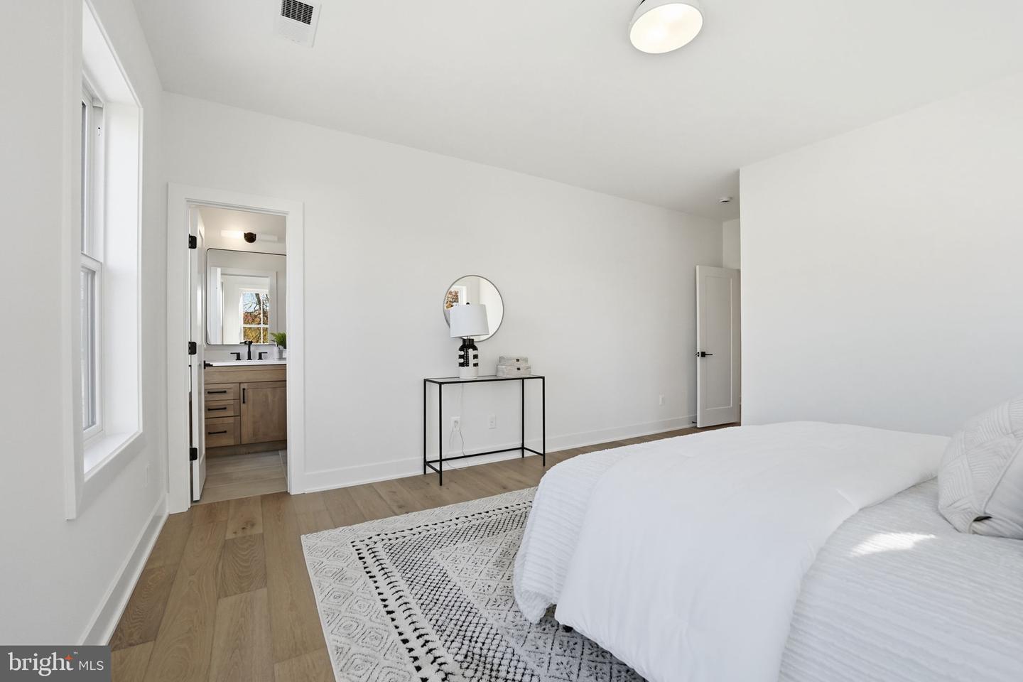 612 GIBSON CIR SW, VIENNA, Virginia 22180, 6 Bedrooms Bedrooms, ,6 BathroomsBathrooms,Residential,For sale,612 GIBSON CIR SW,VAFX2275758 MLS # VAFX2275758