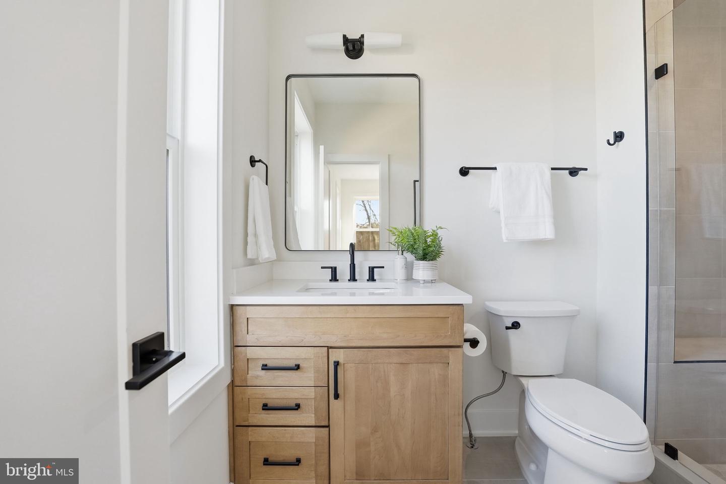 612 GIBSON CIR SW, VIENNA, Virginia 22180, 6 Bedrooms Bedrooms, ,6 BathroomsBathrooms,Residential,For sale,612 GIBSON CIR SW,VAFX2275758 MLS # VAFX2275758