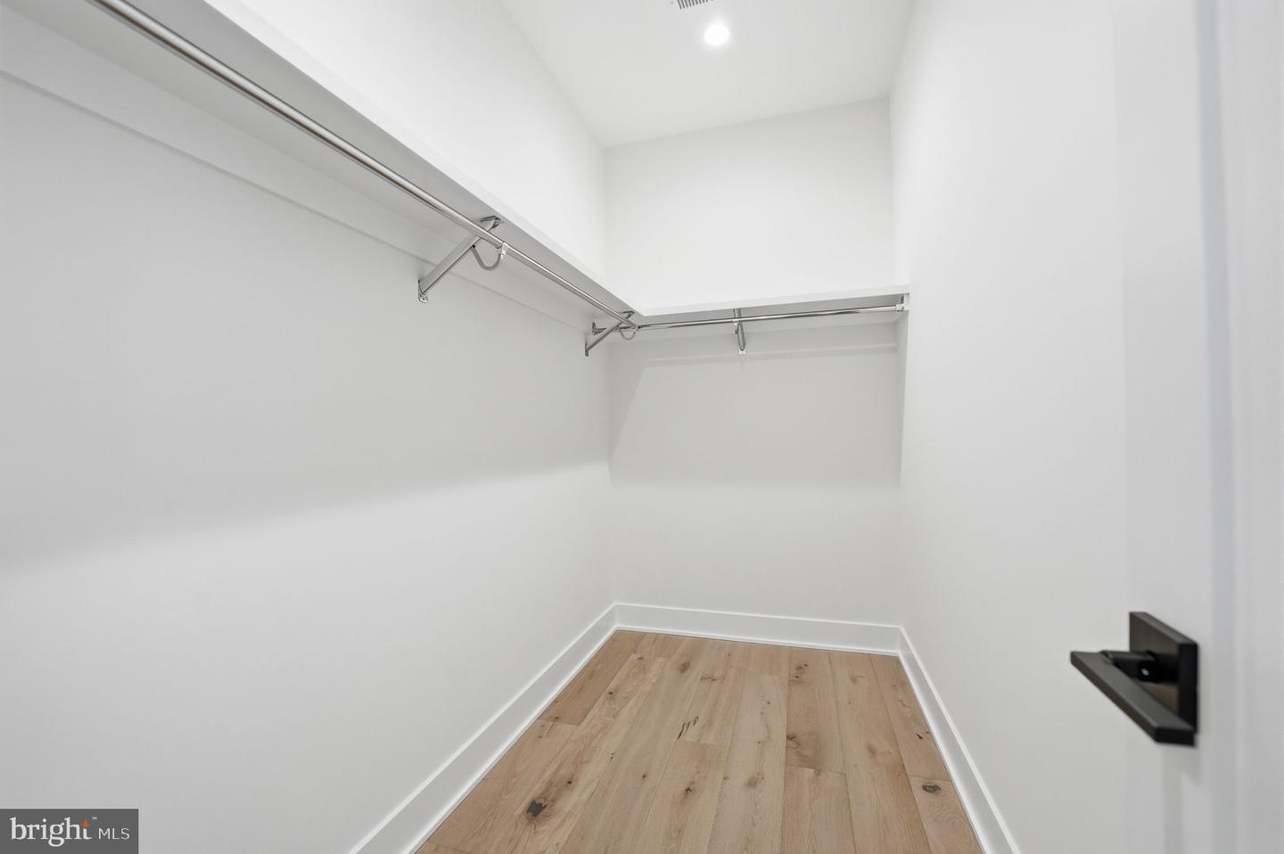 612 GIBSON CIR SW, VIENNA, Virginia 22180, 6 Bedrooms Bedrooms, ,6 BathroomsBathrooms,Residential,For sale,612 GIBSON CIR SW,VAFX2275758 MLS # VAFX2275758