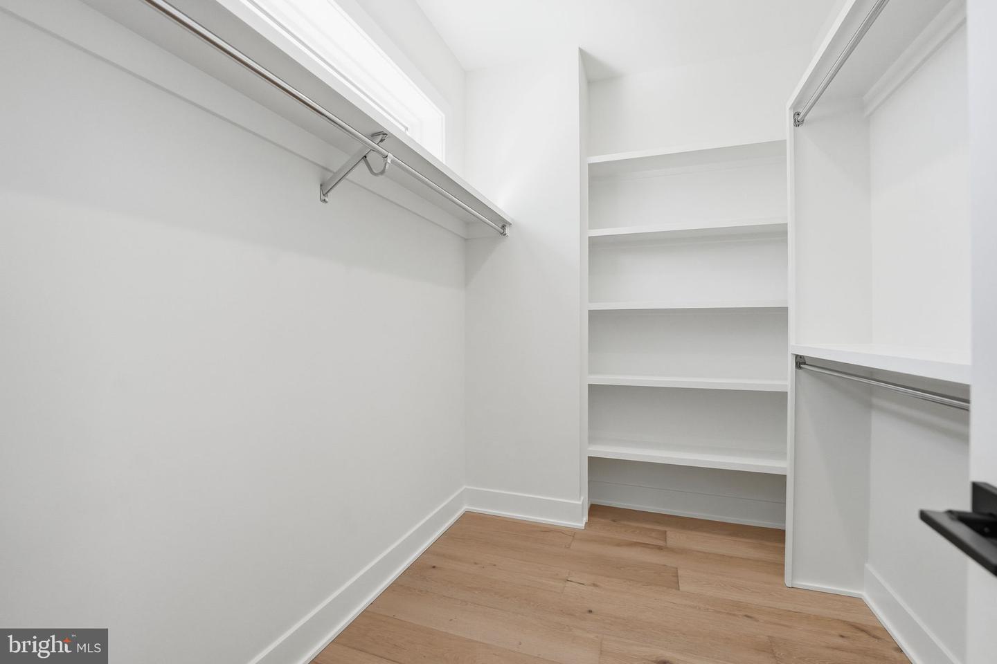 612 GIBSON CIR SW, VIENNA, Virginia 22180, 6 Bedrooms Bedrooms, ,6 BathroomsBathrooms,Residential,For sale,612 GIBSON CIR SW,VAFX2275758 MLS # VAFX2275758