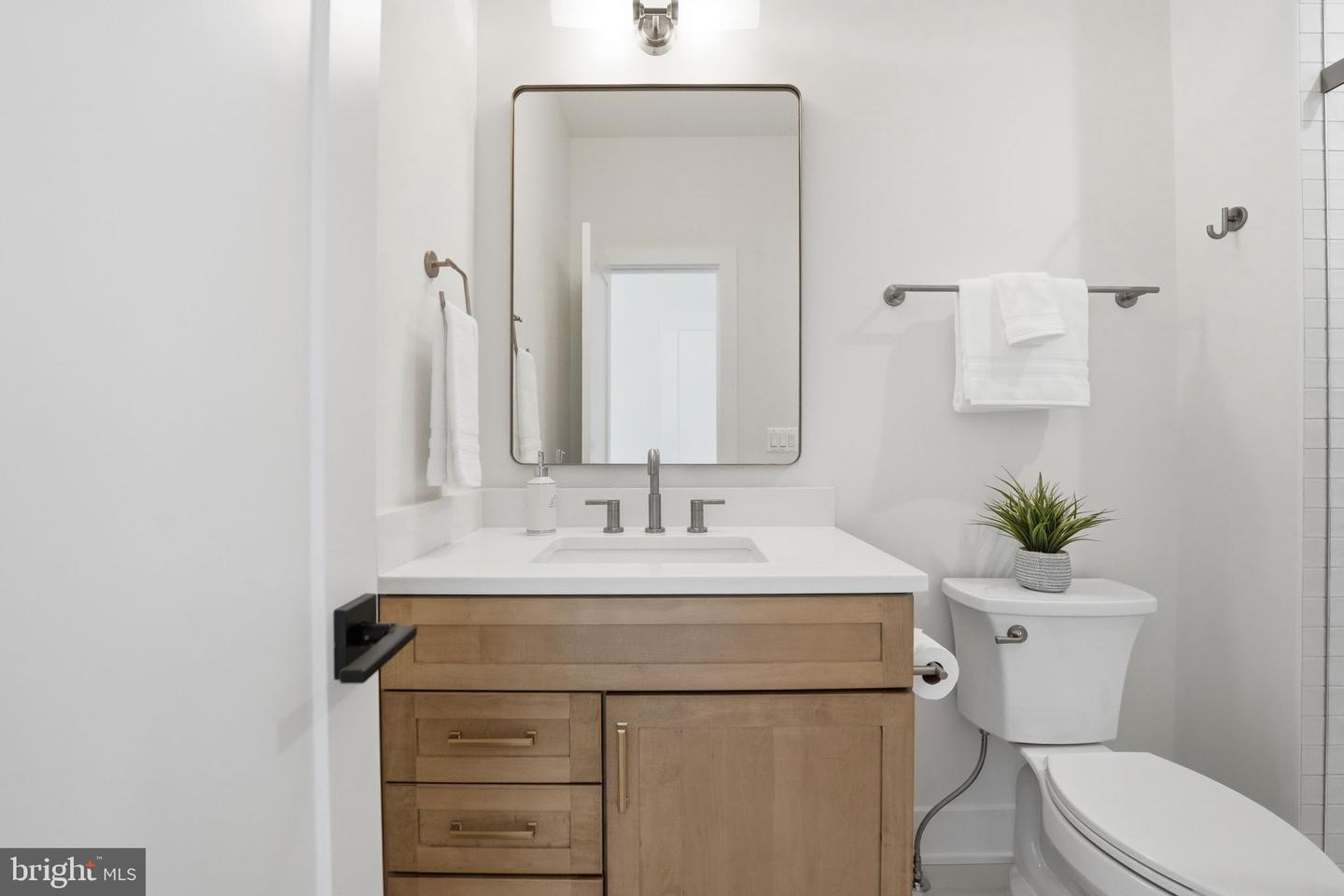 612 GIBSON CIR SW, VIENNA, Virginia 22180, 6 Bedrooms Bedrooms, ,6 BathroomsBathrooms,Residential,For sale,612 GIBSON CIR SW,VAFX2275758 MLS # VAFX2275758