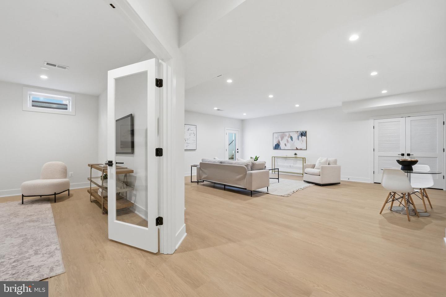 612 GIBSON CIR SW, VIENNA, Virginia 22180, 6 Bedrooms Bedrooms, ,6 BathroomsBathrooms,Residential,For sale,612 GIBSON CIR SW,VAFX2275758 MLS # VAFX2275758