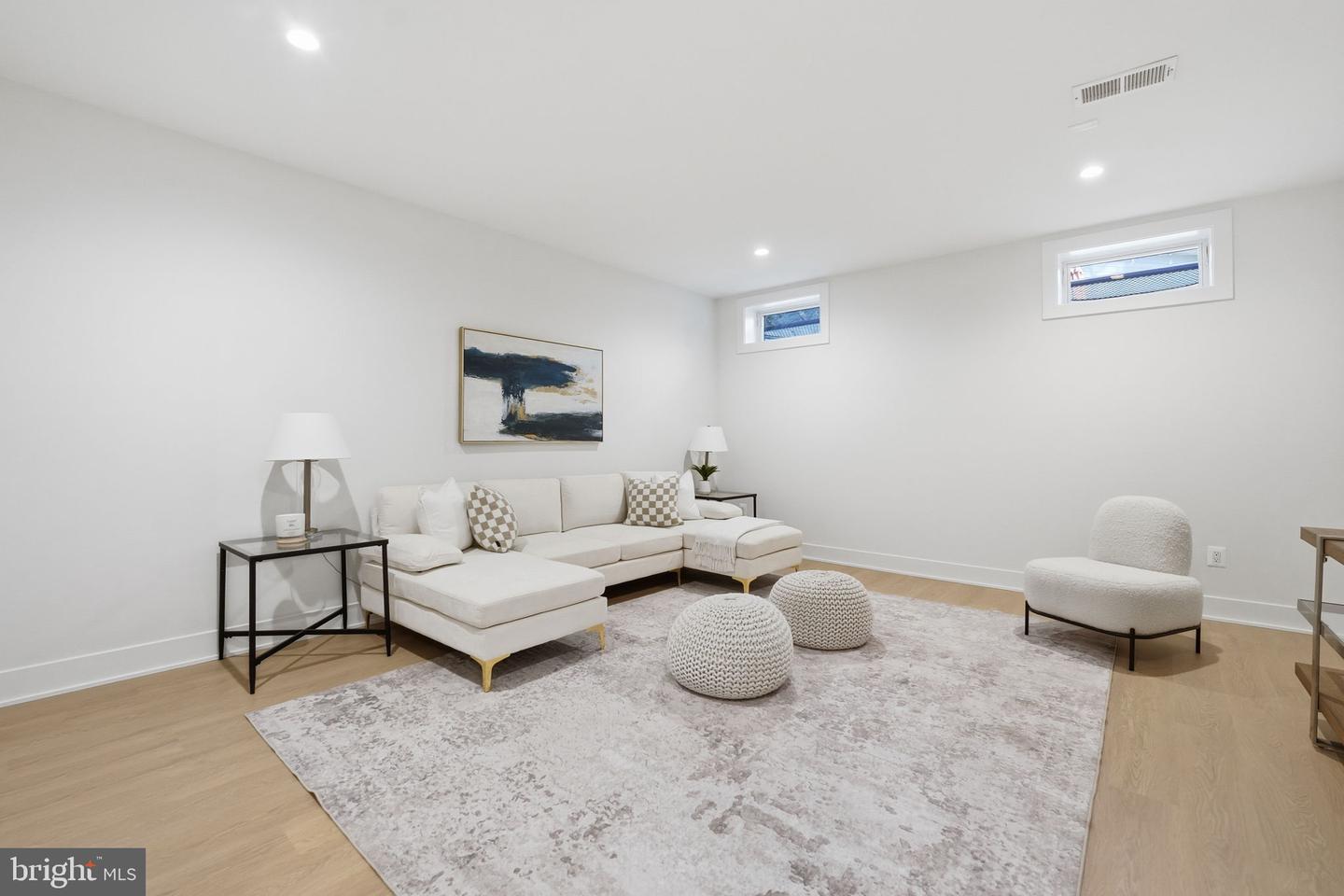 612 GIBSON CIR SW, VIENNA, Virginia 22180, 6 Bedrooms Bedrooms, ,6 BathroomsBathrooms,Residential,For sale,612 GIBSON CIR SW,VAFX2275758 MLS # VAFX2275758