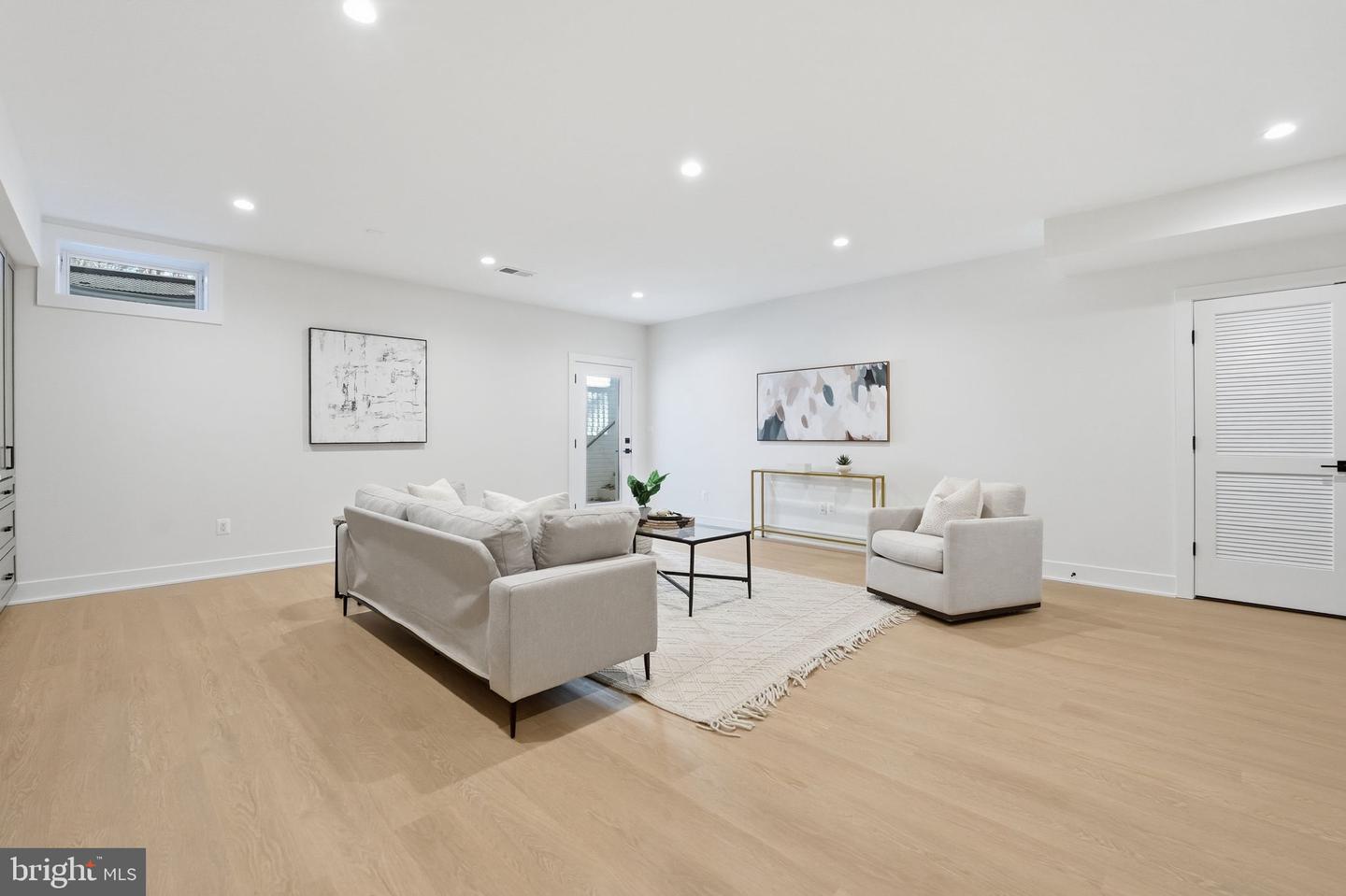 612 GIBSON CIR SW, VIENNA, Virginia 22180, 6 Bedrooms Bedrooms, ,6 BathroomsBathrooms,Residential,For sale,612 GIBSON CIR SW,VAFX2275758 MLS # VAFX2275758