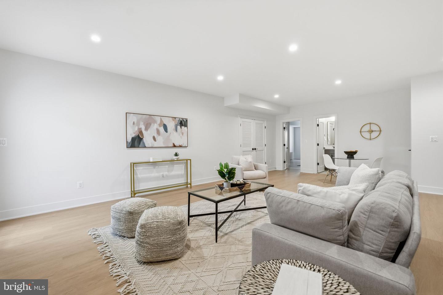 612 GIBSON CIR SW, VIENNA, Virginia 22180, 6 Bedrooms Bedrooms, ,6 BathroomsBathrooms,Residential,For sale,612 GIBSON CIR SW,VAFX2275758 MLS # VAFX2275758