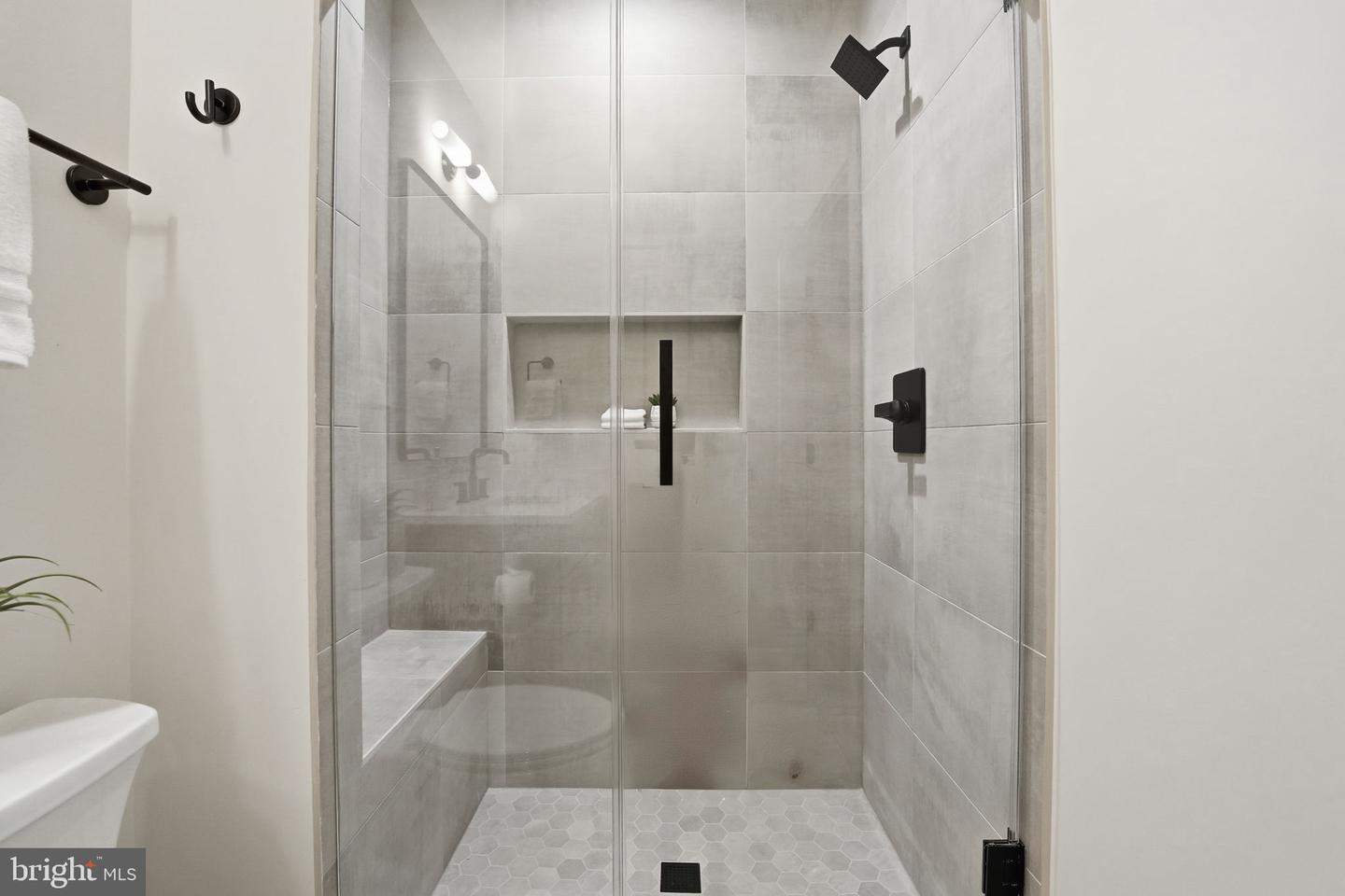 612 GIBSON CIR SW, VIENNA, Virginia 22180, 6 Bedrooms Bedrooms, ,6 BathroomsBathrooms,Residential,For sale,612 GIBSON CIR SW,VAFX2275758 MLS # VAFX2275758