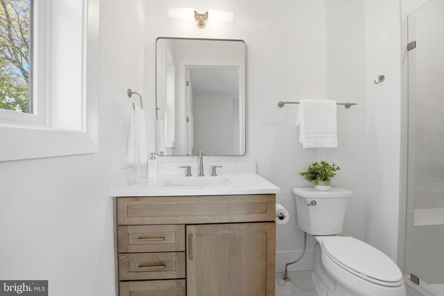 612 GIBSON CIR SW, VIENNA, Virginia 22180, 6 Bedrooms Bedrooms, ,6 BathroomsBathrooms,Residential,For sale,612 GIBSON CIR SW,VAFX2275758 MLS # VAFX2275758