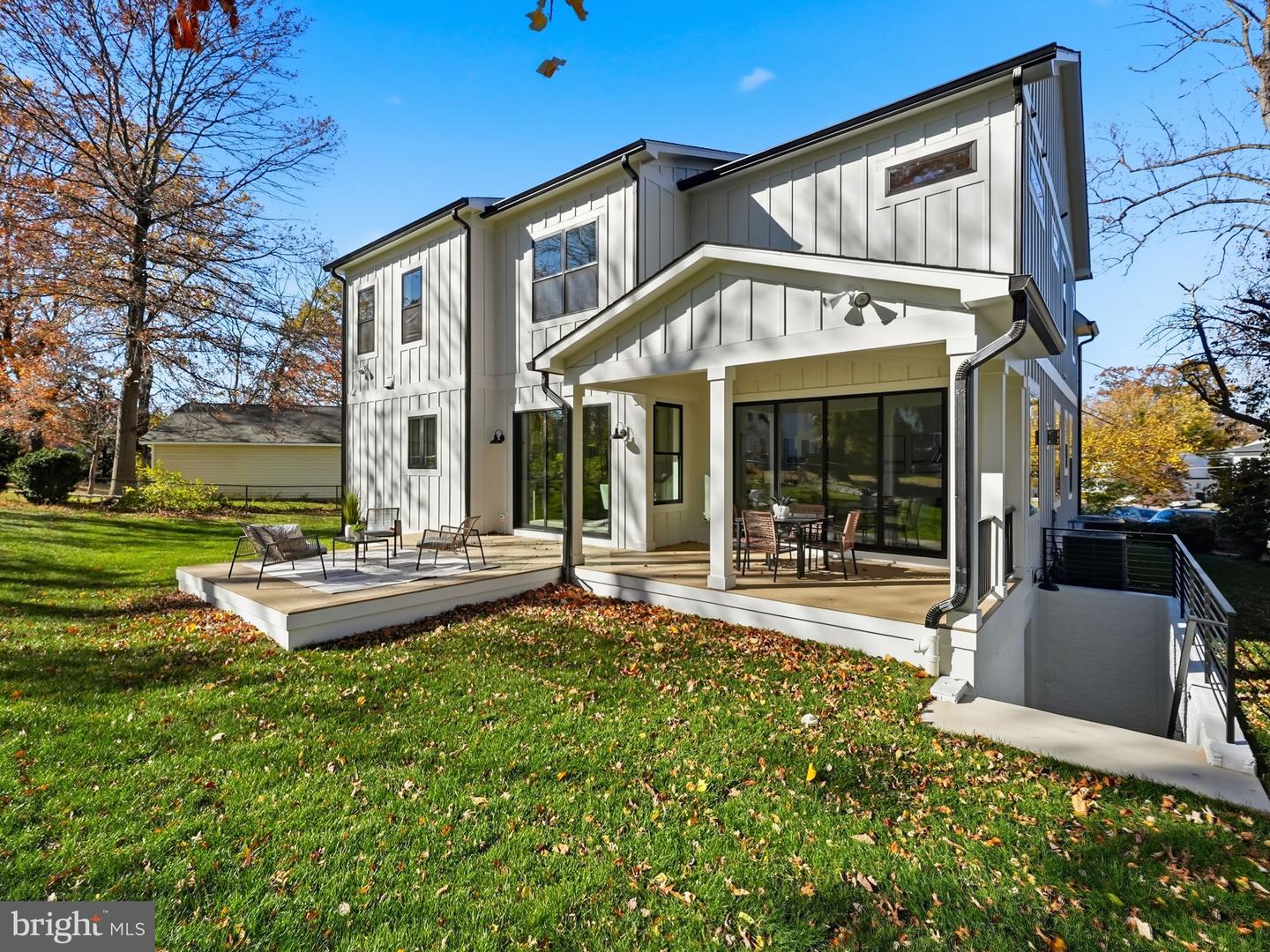 612 GIBSON CIR SW, VIENNA, Virginia 22180, 6 Bedrooms Bedrooms, ,6 BathroomsBathrooms,Residential,For sale,612 GIBSON CIR SW,VAFX2275758 MLS # VAFX2275758