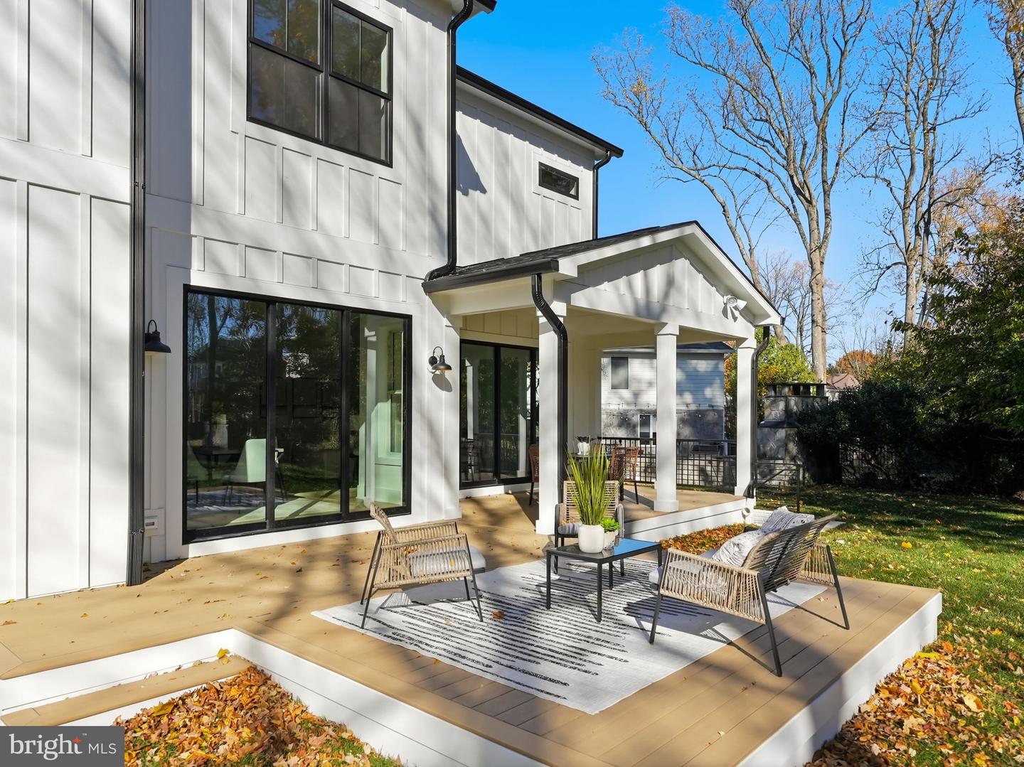 612 GIBSON CIR SW, VIENNA, Virginia 22180, 6 Bedrooms Bedrooms, ,6 BathroomsBathrooms,Residential,For sale,612 GIBSON CIR SW,VAFX2275758 MLS # VAFX2275758