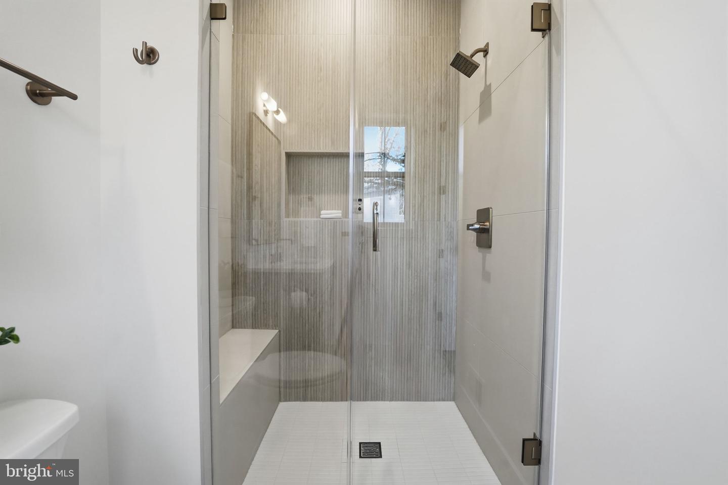 612 GIBSON CIR SW, VIENNA, Virginia 22180, 6 Bedrooms Bedrooms, ,6 BathroomsBathrooms,Residential,For sale,612 GIBSON CIR SW,VAFX2275758 MLS # VAFX2275758