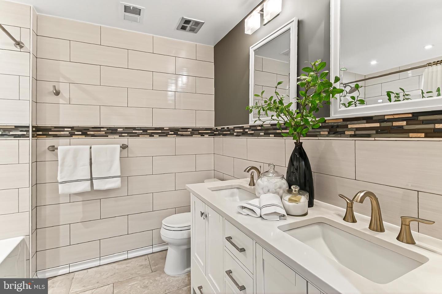 2005 HIGHBORO WAY, FALLS CHURCH, Virginia 22043, 4 Bedrooms Bedrooms, 14 Rooms Rooms,3 BathroomsBathrooms,Residential,For sale,2005 HIGHBORO WAY,VAFX2276066 MLS # VAFX2276066