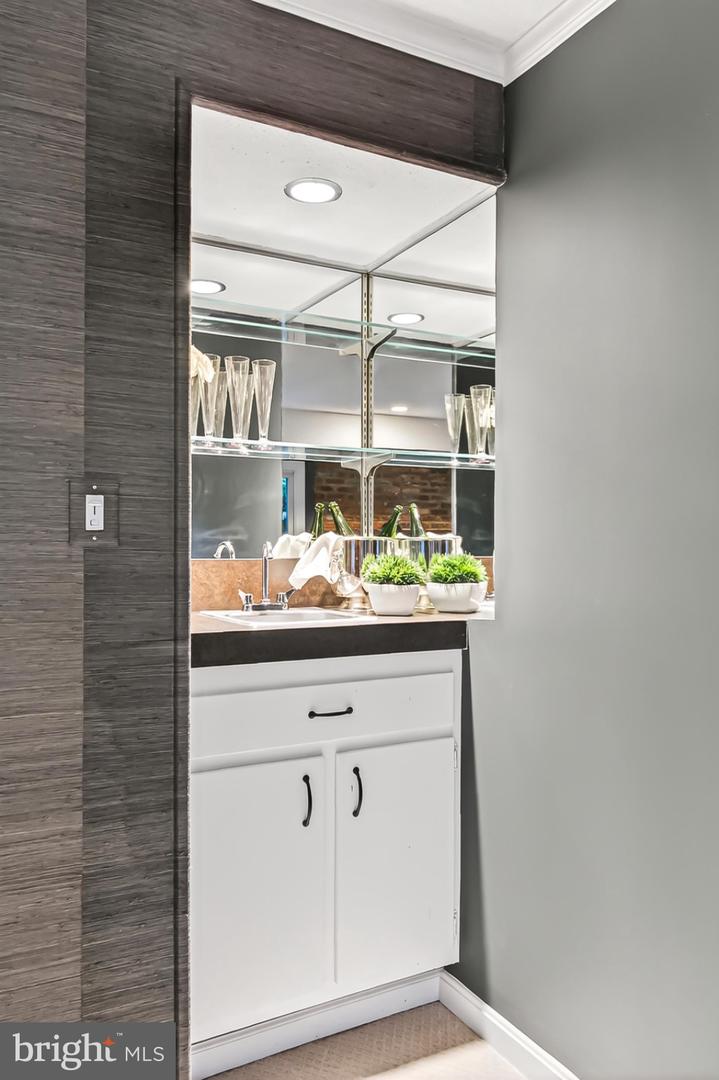 2005 HIGHBORO WAY, FALLS CHURCH, Virginia 22043, 4 Bedrooms Bedrooms, 14 Rooms Rooms,3 BathroomsBathrooms,Residential,For sale,2005 HIGHBORO WAY,VAFX2276066 MLS # VAFX2276066