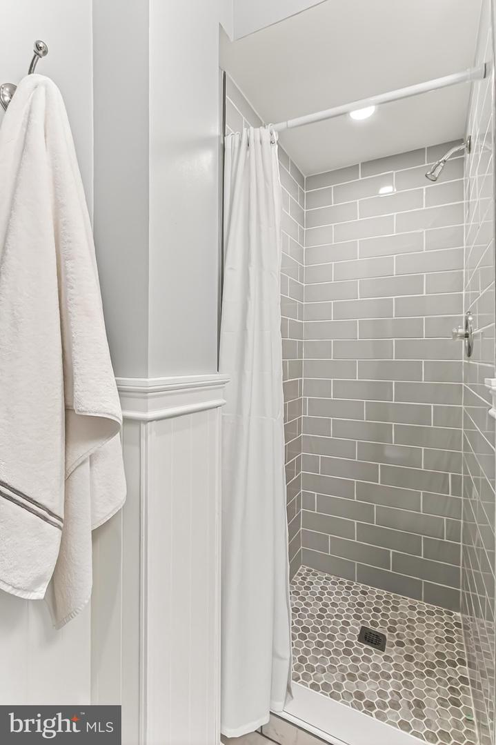 2005 HIGHBORO WAY, FALLS CHURCH, Virginia 22043, 4 Bedrooms Bedrooms, 14 Rooms Rooms,3 BathroomsBathrooms,Residential,For sale,2005 HIGHBORO WAY,VAFX2276066 MLS # VAFX2276066