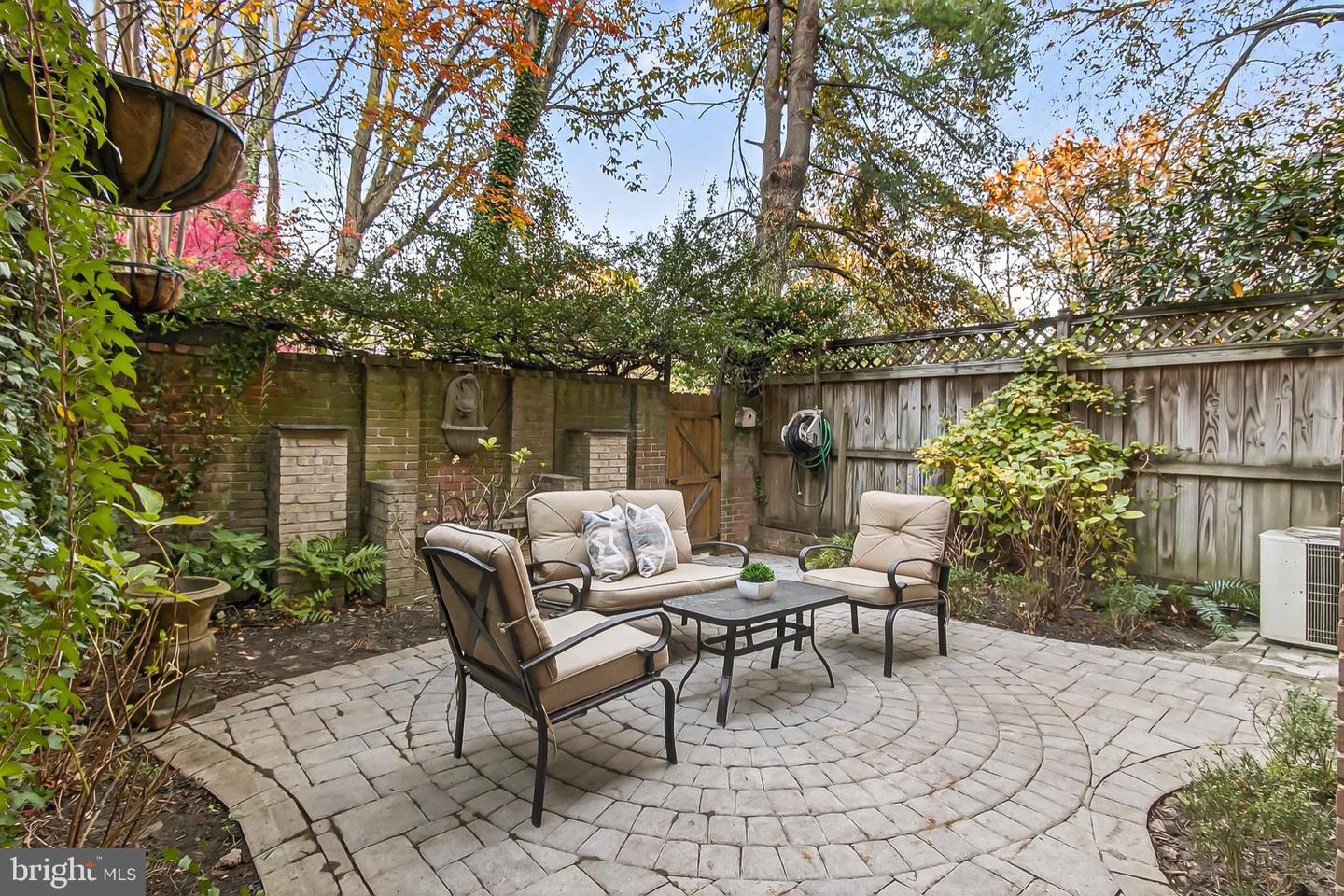 2005 HIGHBORO WAY, FALLS CHURCH, Virginia 22043, 4 Bedrooms Bedrooms, 14 Rooms Rooms,3 BathroomsBathrooms,Residential,For sale,2005 HIGHBORO WAY,VAFX2276066 MLS # VAFX2276066