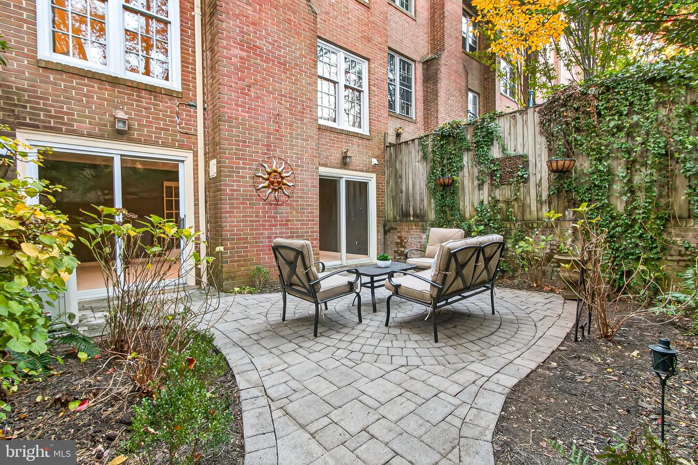 2005 HIGHBORO WAY, FALLS CHURCH, Virginia 22043, 4 Bedrooms Bedrooms, 14 Rooms Rooms,3 BathroomsBathrooms,Residential,For sale,2005 HIGHBORO WAY,VAFX2276066 MLS # VAFX2276066