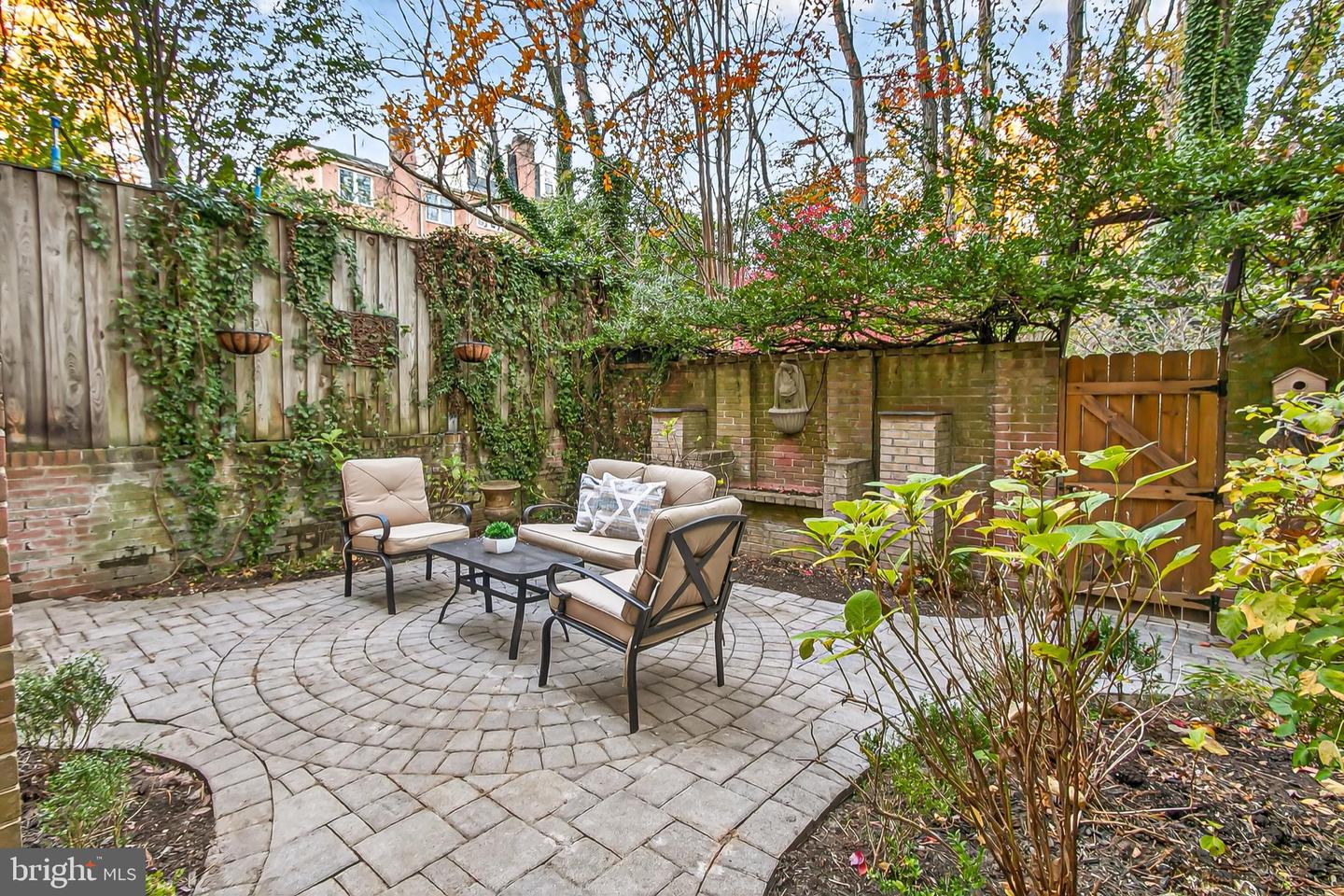 2005 HIGHBORO WAY, FALLS CHURCH, Virginia 22043, 4 Bedrooms Bedrooms, 14 Rooms Rooms,3 BathroomsBathrooms,Residential,For sale,2005 HIGHBORO WAY,VAFX2276066 MLS # VAFX2276066