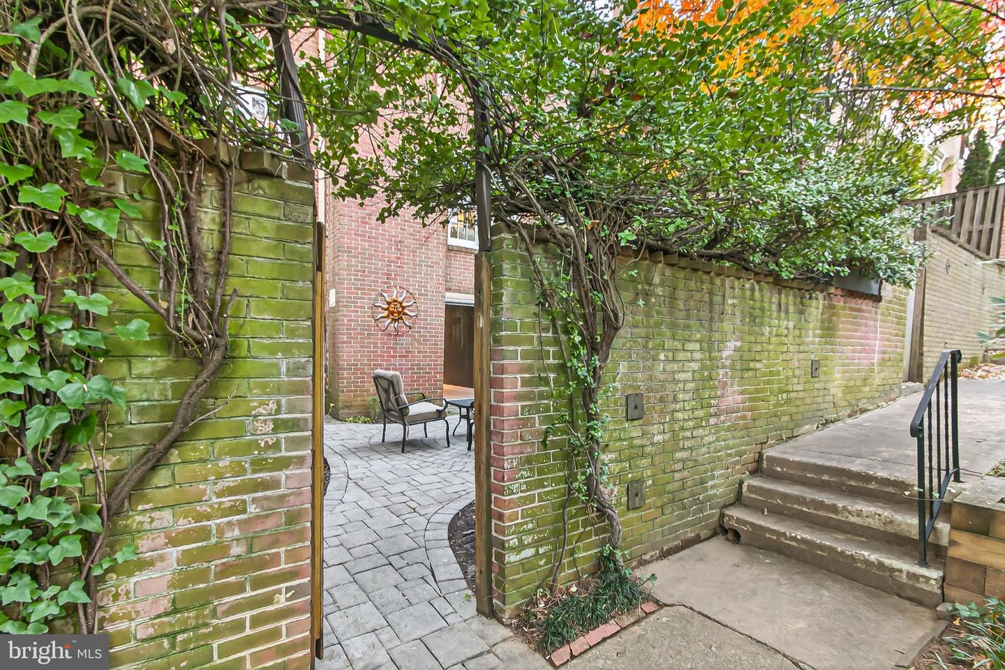 2005 HIGHBORO WAY, FALLS CHURCH, Virginia 22043, 4 Bedrooms Bedrooms, 14 Rooms Rooms,3 BathroomsBathrooms,Residential,For sale,2005 HIGHBORO WAY,VAFX2276066 MLS # VAFX2276066