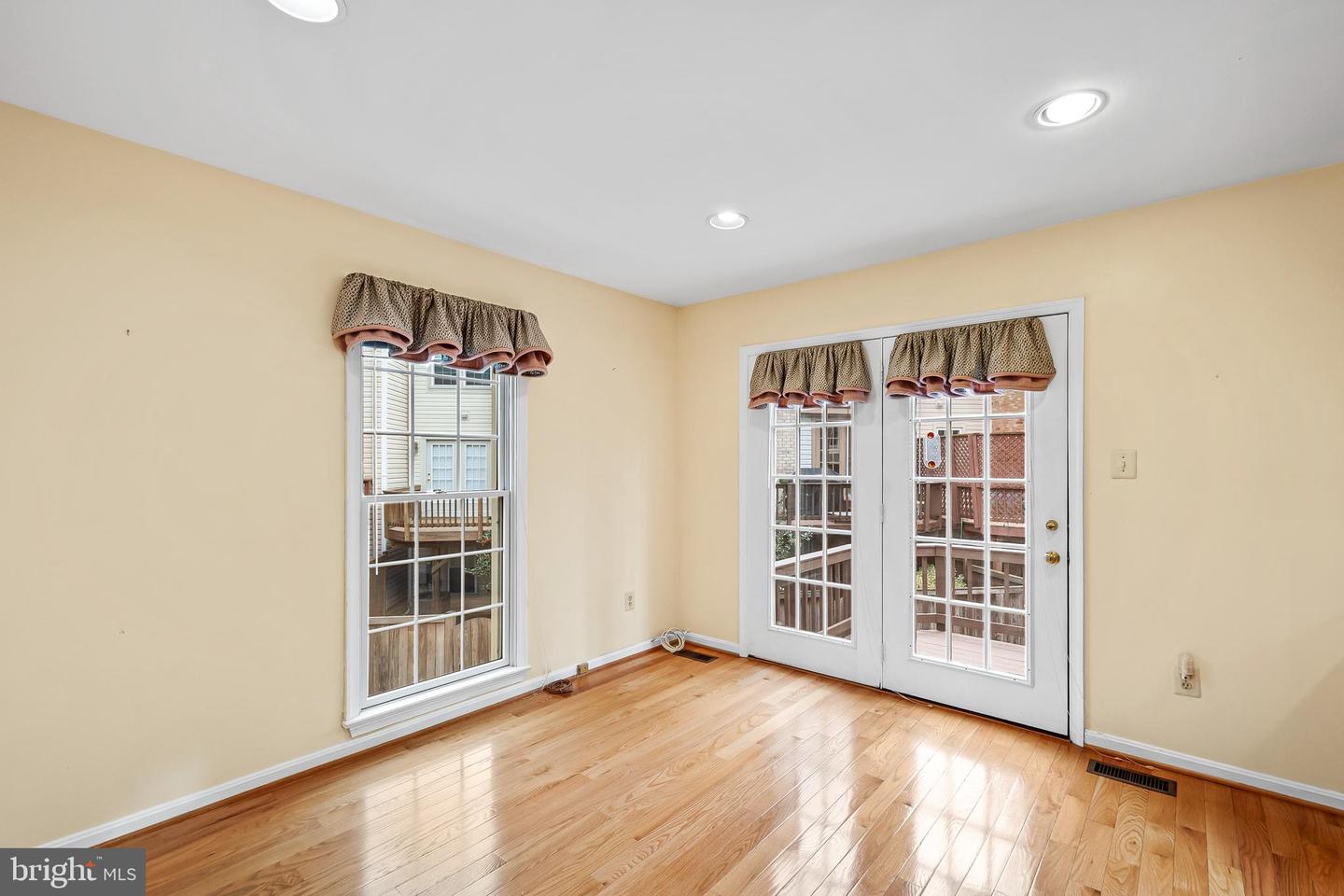 8019 TANWORTH CT, SPRINGFIELD, Virginia 22152, 3 Bedrooms Bedrooms, ,3 BathroomsBathrooms,Residential,For sale,8019 TANWORTH CT,VAFX2276072 MLS # VAFX2276072