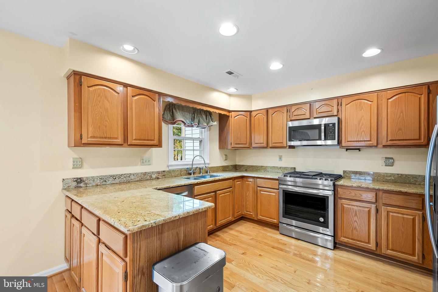 8019 TANWORTH CT, SPRINGFIELD, Virginia 22152, 3 Bedrooms Bedrooms, ,3 BathroomsBathrooms,Residential,For sale,8019 TANWORTH CT,VAFX2276072 MLS # VAFX2276072