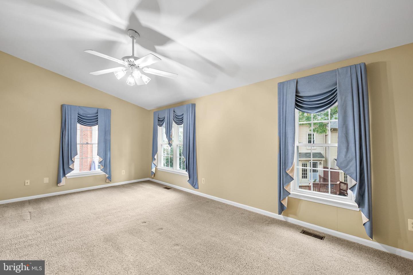 8019 TANWORTH CT, SPRINGFIELD, Virginia 22152, 3 Bedrooms Bedrooms, ,3 BathroomsBathrooms,Residential,For sale,8019 TANWORTH CT,VAFX2276072 MLS # VAFX2276072