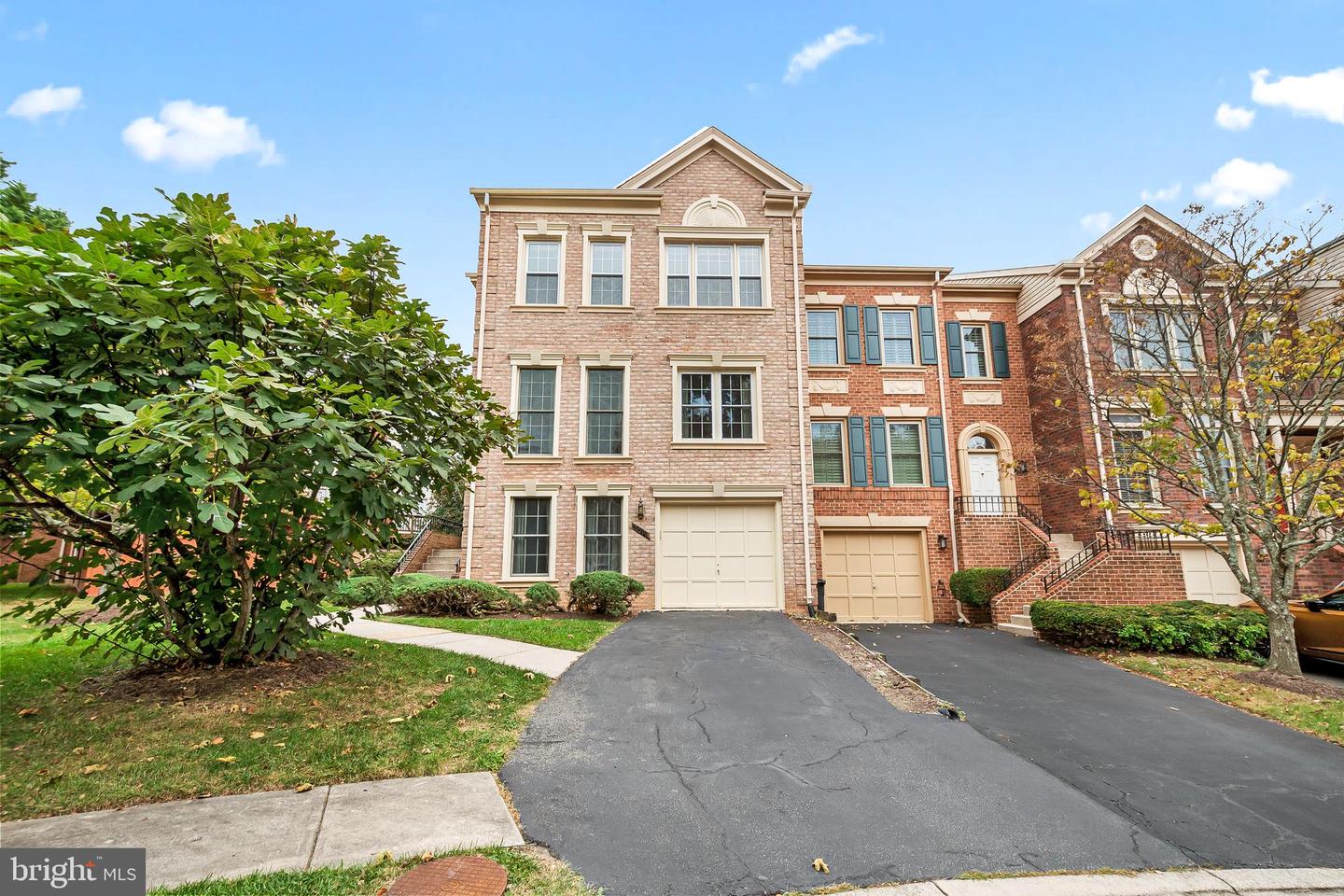 8019 TANWORTH CT, SPRINGFIELD, Virginia 22152, 3 Bedrooms Bedrooms, ,3 BathroomsBathrooms,Residential,For sale,8019 TANWORTH CT,VAFX2276072 MLS # VAFX2276072
