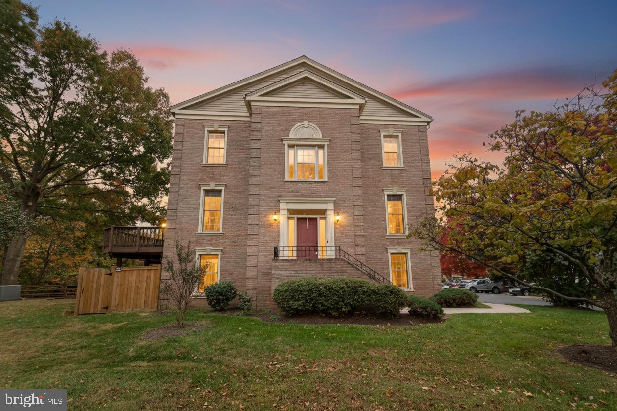 8019 TANWORTH CT, SPRINGFIELD, Virginia 22152, 3 Bedrooms Bedrooms, ,3 BathroomsBathrooms,Residential,For sale,8019 TANWORTH CT,VAFX2276072 MLS # VAFX2276072