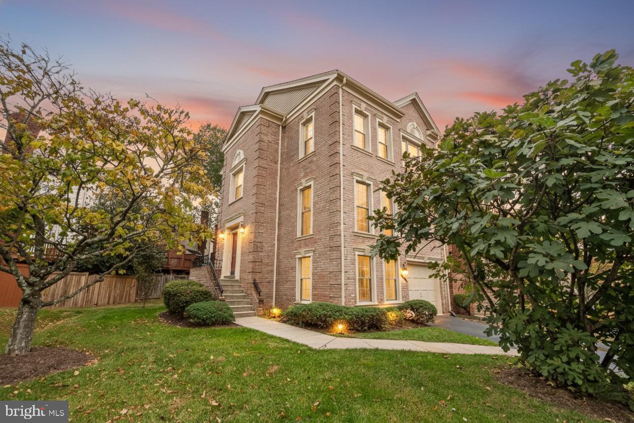 8019 TANWORTH CT, SPRINGFIELD, Virginia 22152, 3 Bedrooms Bedrooms, ,3 BathroomsBathrooms,Residential,For sale,8019 TANWORTH CT,VAFX2276072 MLS # VAFX2276072