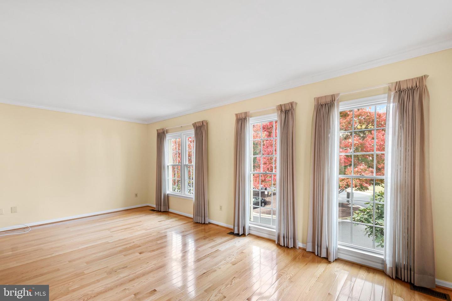 8019 TANWORTH CT, SPRINGFIELD, Virginia 22152, 3 Bedrooms Bedrooms, ,3 BathroomsBathrooms,Residential,For sale,8019 TANWORTH CT,VAFX2276072 MLS # VAFX2276072